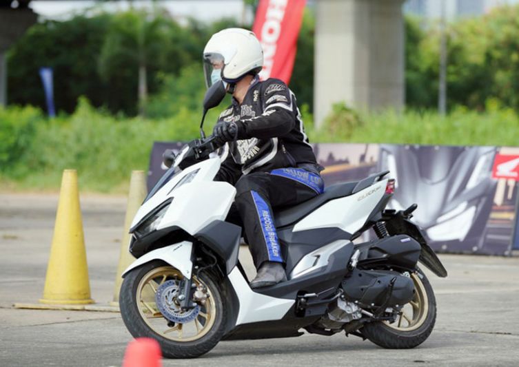 Honda Click 160  ขับสนุก ราคาจับต้องได้