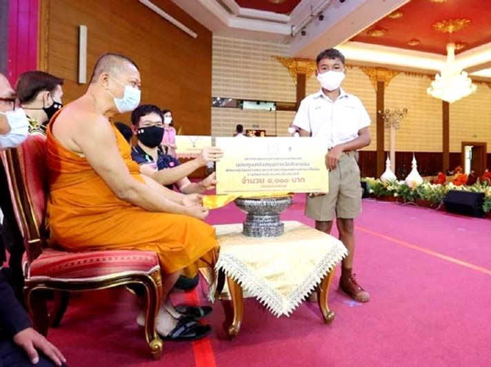 รร.บ้านเข็ก รับโล่รางวัลระดับประเทศ กล่าวอาราธนา และคำถวายทาน ในศาสนพิธี