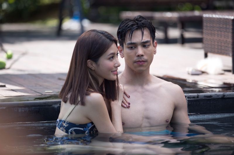 'ไอซ์'นางร้ายสายยั่ว (ประสาท) ขโมยจูบ 'ตรี' ต่อหน้า 'เฟิร์น'