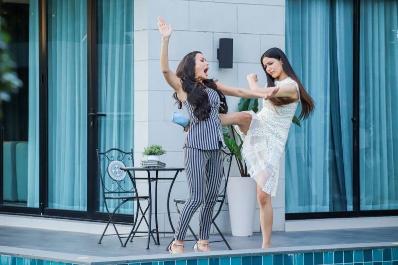 ‘ซูซี่สุษิรา’โชว์สปีริตขอเล่นเอง ปะทะ‘ฟ้าใส’โดนถีบตกสระน้ำ