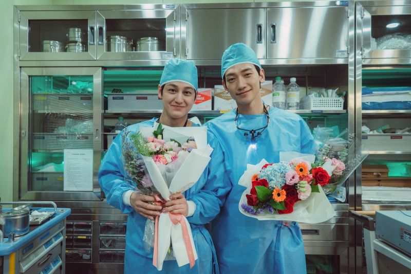 สุดปัง!เคมีดีเว่อร์ 'เรน-คิมบอม'คู่หูแพทย์ 'Ghost Doctor'ซีรีส์มาแรงพากย์ไทยสนุกบน'MONOMAX'