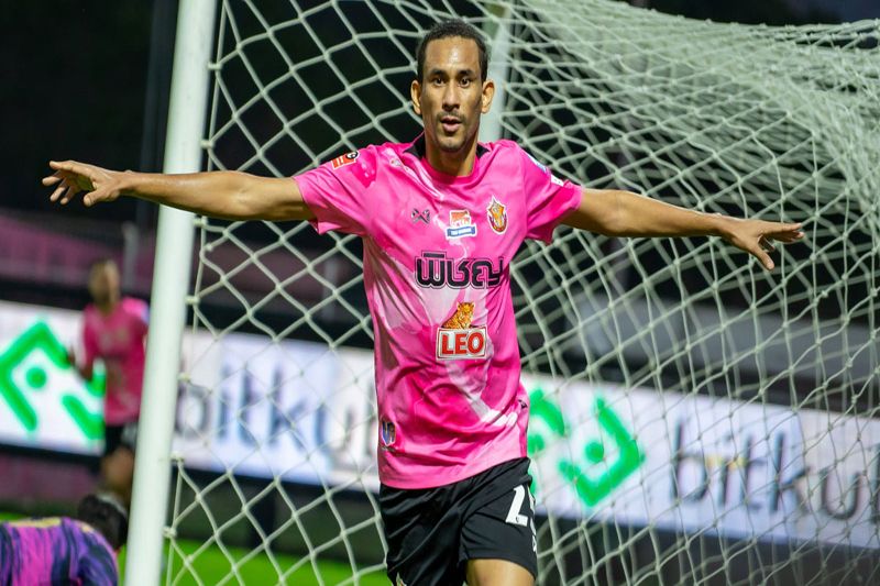 ‘แฮมิลตง’อำลาพญาไก่ชน – 2 นักเตะกระต่ายไปค้าแข้งเจลีก