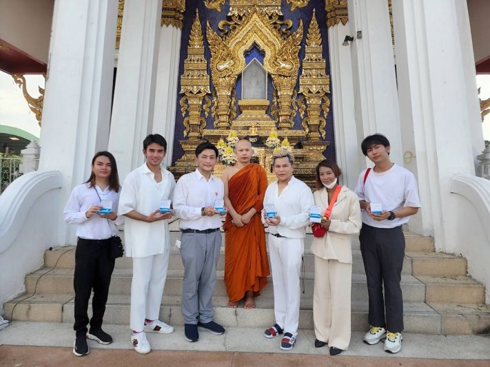 คนบันเทิงร่วมกิจกรรม ๑ปี๑ครั้งครั้งที่๑ทำบุญตักบาตร๑๐๑รูป ณ วัดธรรมมงคล เนื่องในวันวิสาขบูชา