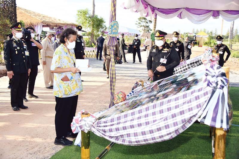 กรมสมเด็จพระเทพรัตนราชสุดาฯ เสด็จฯทอดพระเนตร  การดำเนินงานโครงการทหารพันธุ์ดี ค่ายกฤษณ์สีวะรา