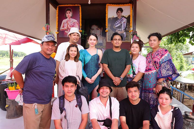 ‘สกาย มาเรีย’ สัมผัสจิตกับ ‘แม่ฮันนี่ ศรีอีสาน’ ขณะร้องและรำถวาย ขอพร