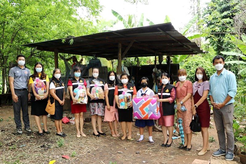 เยี่ยมนักเรียนยากจน