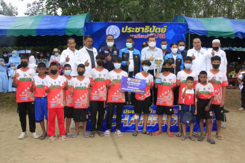 'นิพนธ์'มอบถ้วย'นาเคียนคัพ'ยันปชป.พร้อมหนุนกีฬาพัฒนาอนาคตชาติ