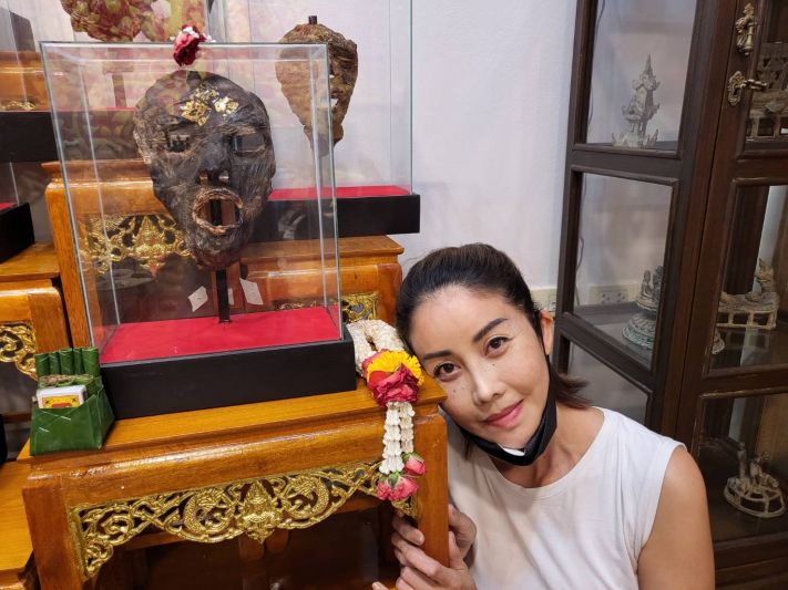 ขนหัวลุก 'ปิ๋ม ซีโฟร์'ร่ำไห้ไม่หยุด เจอครูในอดีตชาติกว่า 200 ปี ประทับร่าง