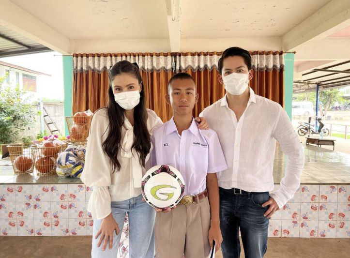 วันดีๆ ที่ มุกดาหาร 'ศรีริต้า'ควง'กรณ์'มอบทุนฯ เด็กเรียนดี