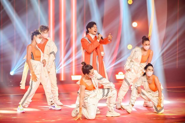 ประมวลภาพความสนุกทะลุห้วงจักรวาลไปกับ 'Shopee 6.6 The Greatest Game Show'โชว์ร้องดัง ฟังรับล้าน