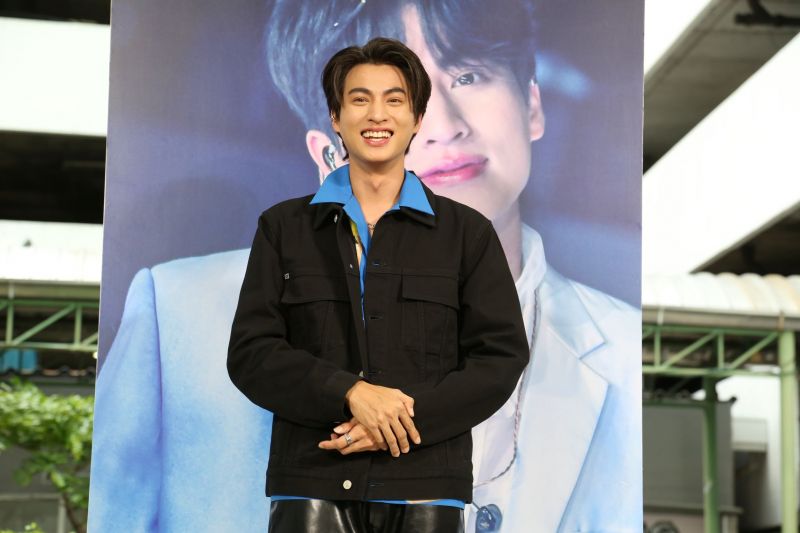 'กลัฟ คณาวุฒิ'คว้ารางวัล 'Star of the Year 2021'แรงติดเทรนด์อันดับ1