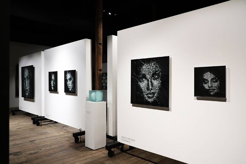'Aurum Gallery' จัดงาน 'Shattered' นิทรรศการศิลปินเดี่ยวครั้งแรก โดย 'ไซมอน เบอร์เกอร์' ศิลปินผู้สร้างสรรค์งานจากกระจก