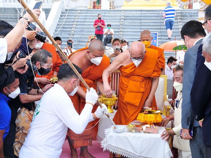 พิธีเททองหล่อพระพุทธโสธรขนาดเท่าองค์จริง เพื่อไปประดิษฐาน ณ วัดสิงห์ เขตบางพลัด กรุงเทพมหานคร