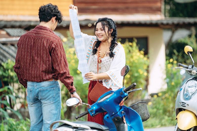 ‘ตั๊กแตน’ ขึ้นแท่นนางเอกเต็มตัว รับบทบ้าหวยขั้นสุด