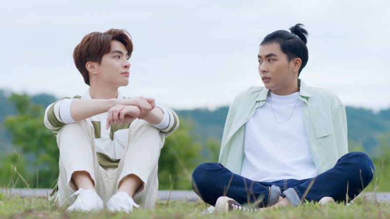 'เอิร์ธ' เดินเครื่องง้อ 'ฟลุ๊ค' มอบจูบแรก ในซีรีส์ 'แอบจองรัก'