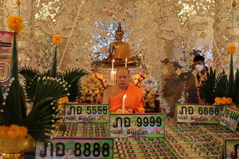 ขนส่งพิษณุโลกจัดพิธีปลุกเสกป้ายทะเบียนประมูลเลขสวยเพื่อความเป็นสิริมงคล