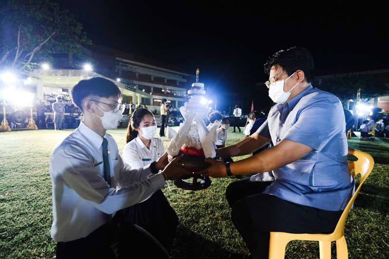มมส บายศรีสู่ขวัญน้องใหม่  ผูกข้อต่อแขนรับขวัญ