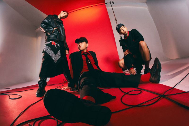 ก้าวที่ไกลเกินฝันของ ONLY MONDAY ลุยสยามสแควร์ โชว์เดือดเปิดอัลบั้มแรก!