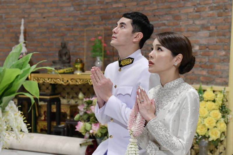 มงคลชีวิตคู่ 'แอร์ ควง ไอซ์' เข้าเฝ้าสมเด็จพระสังฆราชขอประทานพร-รับน้ำพระพุทธมนต์