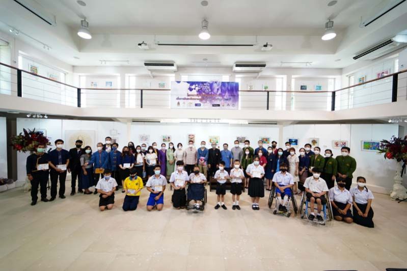 ‘สุขศิลป์แบบองค์รวม’ พู่กันจุ่มสีสร้างศิลปะจากผู้พิการ