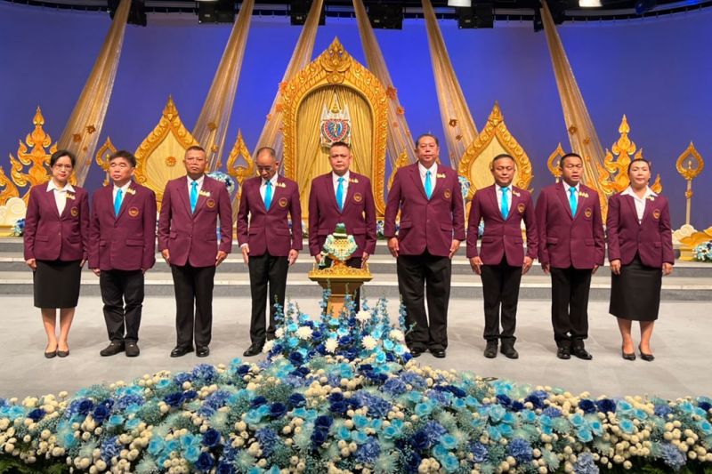 นายกสมาคมผู้ปกครองและครูโรงเรียนเตรียมทหาร นำคณะ ถวายพระพรสมเด็จพระนางเจ้าสิริกิติ์