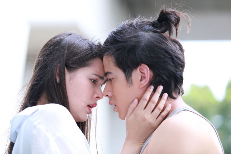 หวานยังไง…ให้ลุ้นระทึก'มาริโอ้'จู่โจม 'ญาญ่า'จูบบอกความในใจ ขณะรถไฟวิ่ง ใน 'คือเธอ'