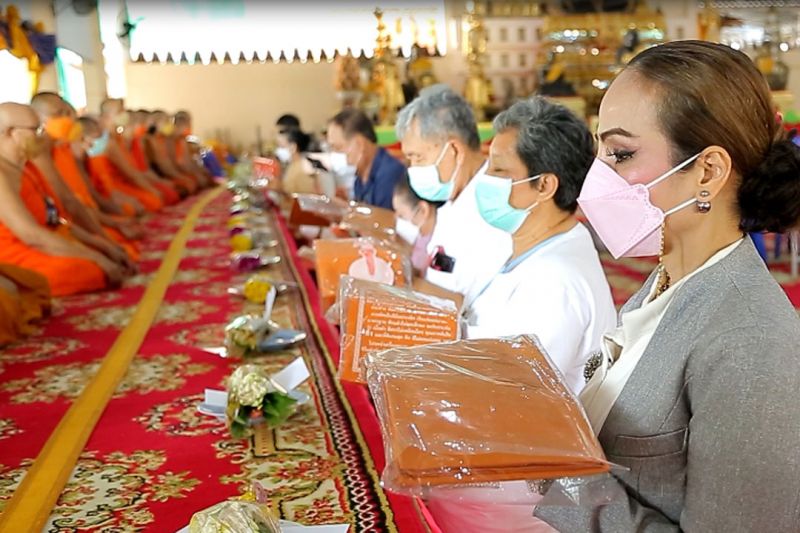 ผอ.ฟ้า-ศิษยานุศิษย์‘หลวงปู่เมฆ สัจจาสโภ’ร่วมพิธีทักษิณานุปทาน แจกทุนการศึกษา