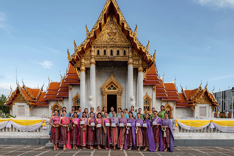 เอาฤกษ์เอาชัย! 30 สาวงาม #MUT2022 สวยสง่าห่มสไบสวมชุดไทยไปทำบุญ