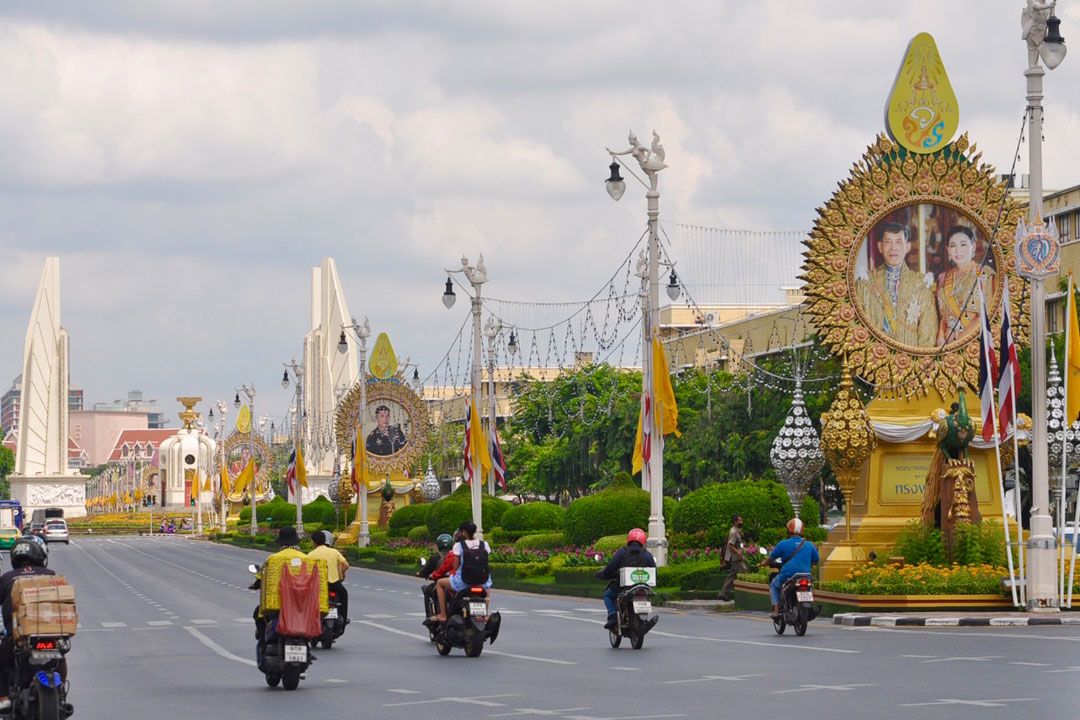 งดงามตระการตา!กทม.จัดซุ้มเฉลิมพระเกียรติ‘ร.10’ ตามแนวถนนราชดำเนิน