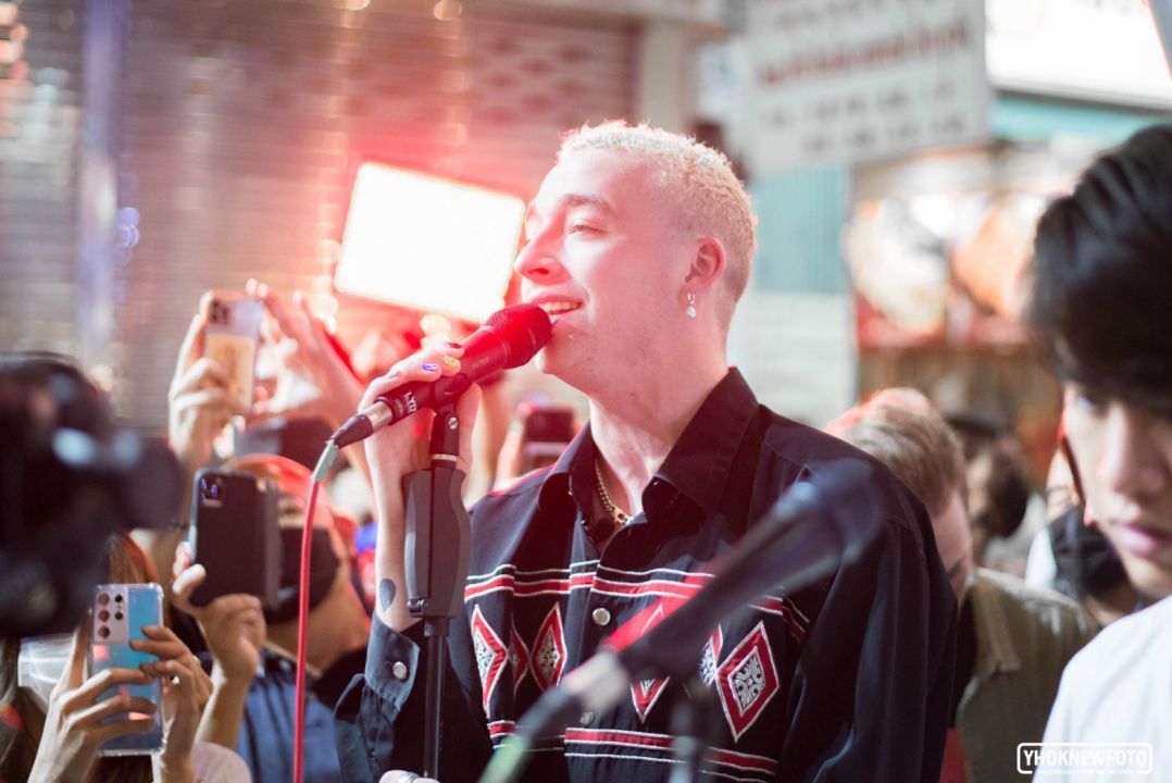 'Maximillian'หล่อตะโกนทำเยาวราชแตก!หลังขึ้นแจมโชว์ร้องสดกับ 'ติวเตอร์'