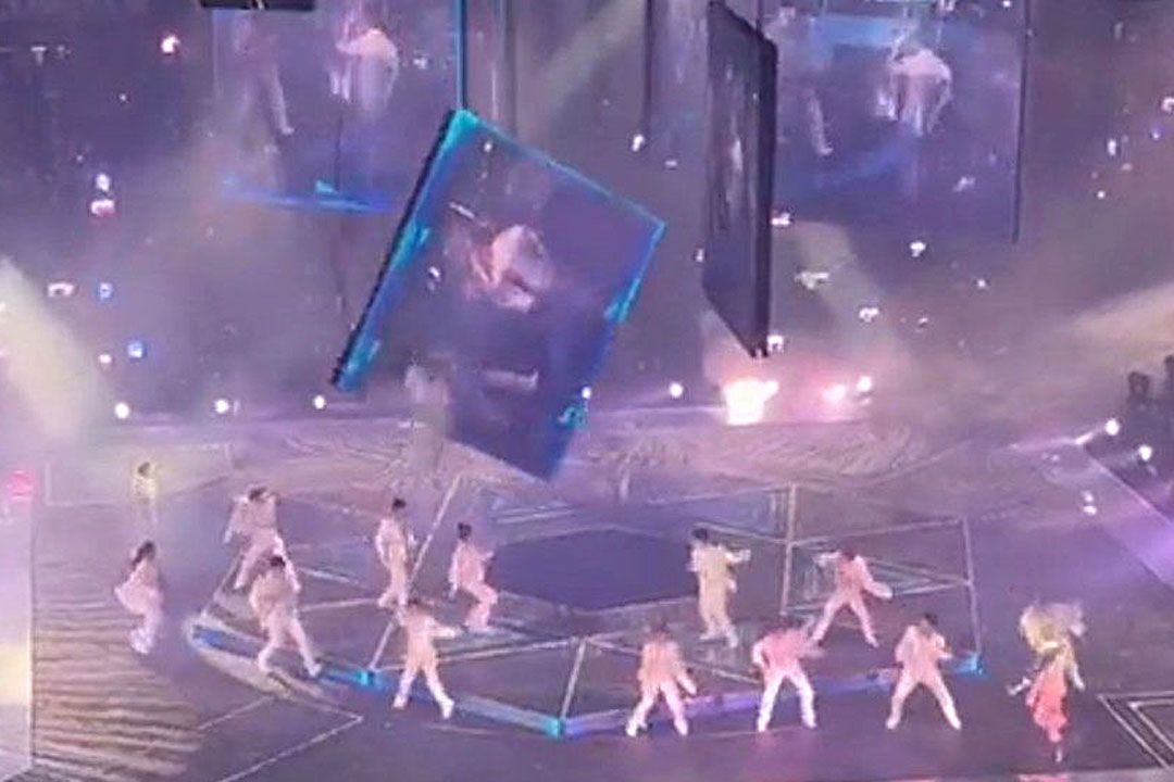 จอทีวียักษ์ร่วงใส่แดนเซอร์กลางเวทีคอนเสิร์ต
