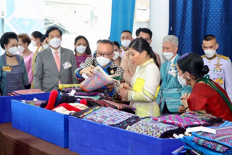 เจ้าฟ้าสิริวัณณวรีฯ เสด็จเปิดงาน 'สืบสานใจ หัตถศิลป์ไทย สู่สากล' ณ ศูนย์การค้า ดิ เอ็มควอเทียร์