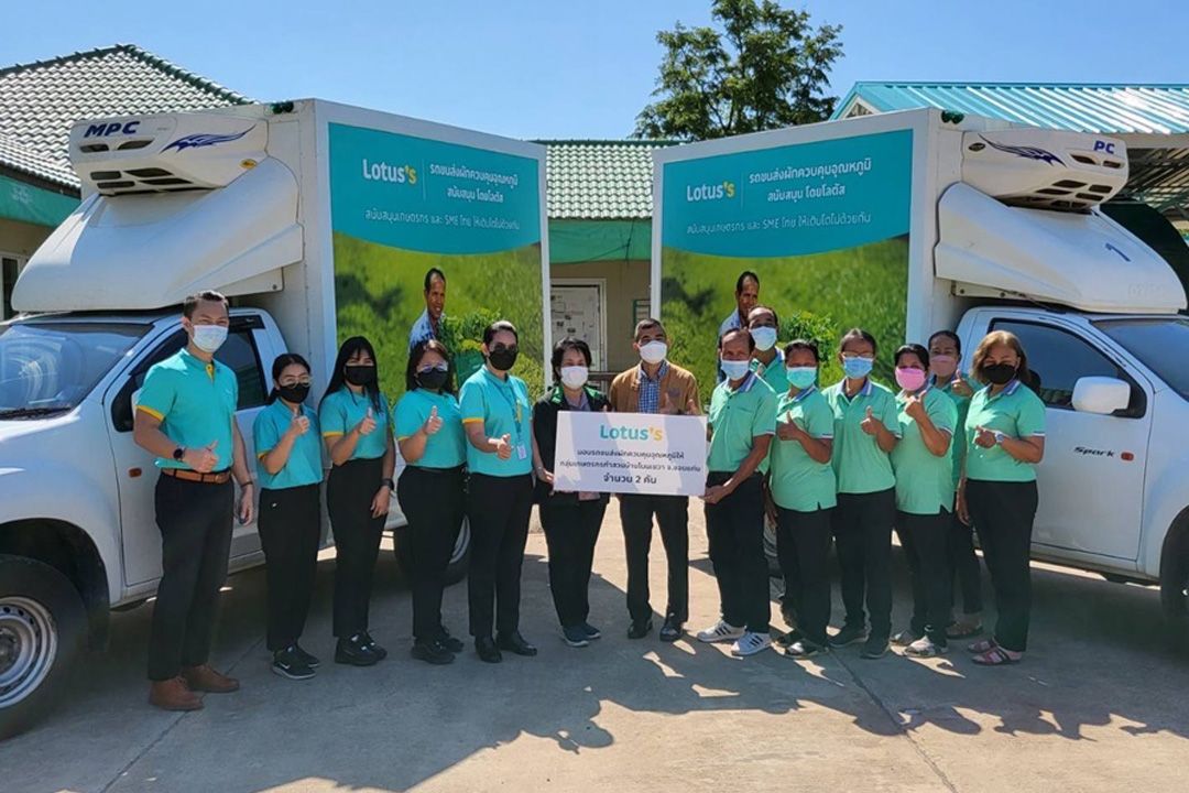 โลตัสบริจาครถควบคุมอุณหภูมิ 12 คันให้กลุ่มเกษตรกรขนส่งผักผลไม้ เพิ่มประสิทธิภาพโลจิสติกส์ฯ