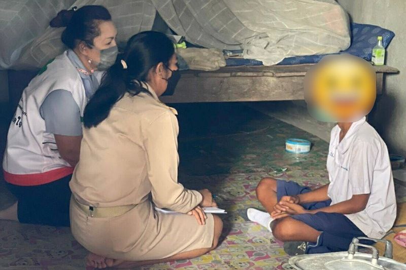 พม.บุรีรัมย์ เร่งช่วยเหลือเด็กหญิง วัย 11 ปี ถูกล่ามโซ่ในบ้าน