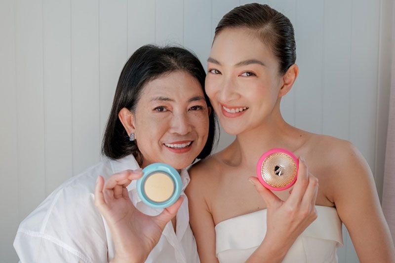 'แพนเค้ก-เขมนิจ'เซอร์ไพรส์วันแม่ด้วยบิวตี้แกดเจ็ต