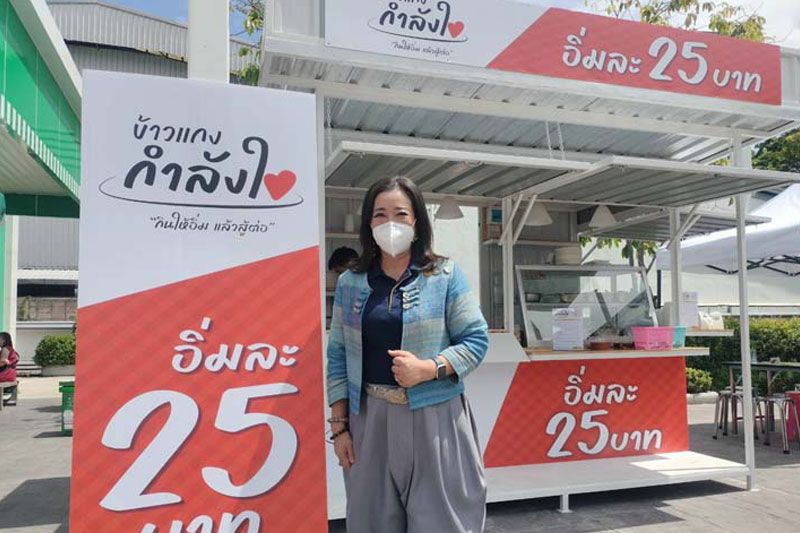 ขายแล้วอิ่มละ 25 บาท ร้านข้าวแกงกำลังใจ ในปั้ม PT