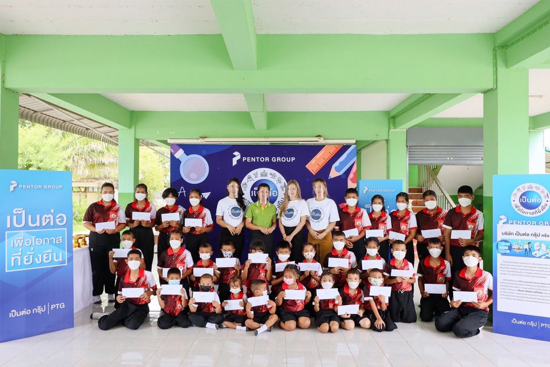 เป็นต่อกรุ๊ป เดินหน้าโครงการ มอบทุนการศึกษาให้โรงเรียนที่ขาดแคลนต่อเนื่อง ในสระบุรีและอ่างทอง