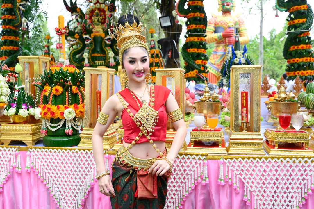 เลขเด็ด 'มิสแกรนด์ปราจีน'รำฝ่าสายฝน บวงสรวงท้าวเวสสุวรรณ