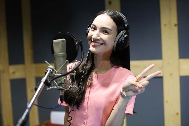 ‘แอนน่า กลึคส์’ ยิ้ม ‘สาวน้อยร้อยไมค์’ แรงต่อเนื่อง  เผยโชคดี ‘ครูสลา’ เบื้องหลังทำแฟนๆ ชมร้องดี