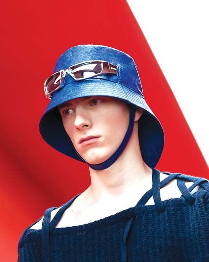 เผยโฉม Prada Symbole คอลเลคชั่นแว่นตาสปริง/ซัมเมอร์ 2022