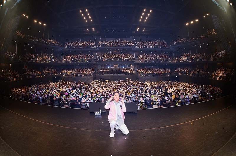 ‘กลัฟ’ น้ำตาคลอ ซึ้งแฟนคลับ  กลางงานแฟนมีตที่ญี่ปุ่น