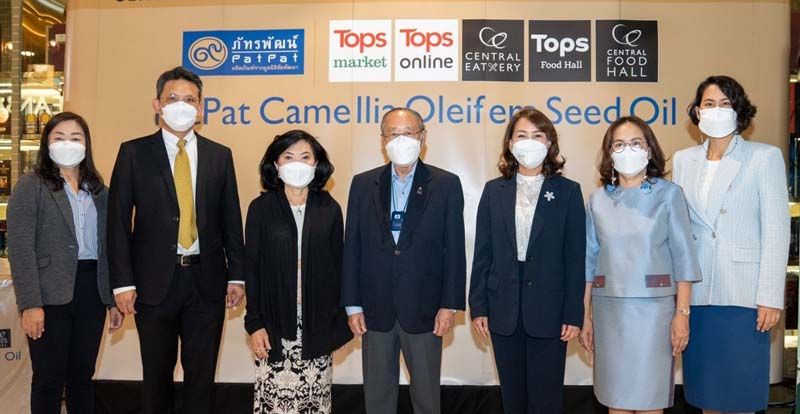 ท็อปส์ ส่งต่อความยั่งยืนสู่ชุมชนและผืนป่าอย่างเกื้อกูลกัน  ชวนบริโภค‘นํ้ามันเมล็ดคามีเลีย ภัทรพัฒน์’จากมูลนิธิชัยพัฒนา