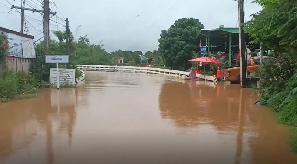 ‘เลย’จมบาดาล  น้ำป่าทะลักท่วม300หลังคาเรือน  ทร.ส่งเรือดันน้ำช่วย‘ระยอง’