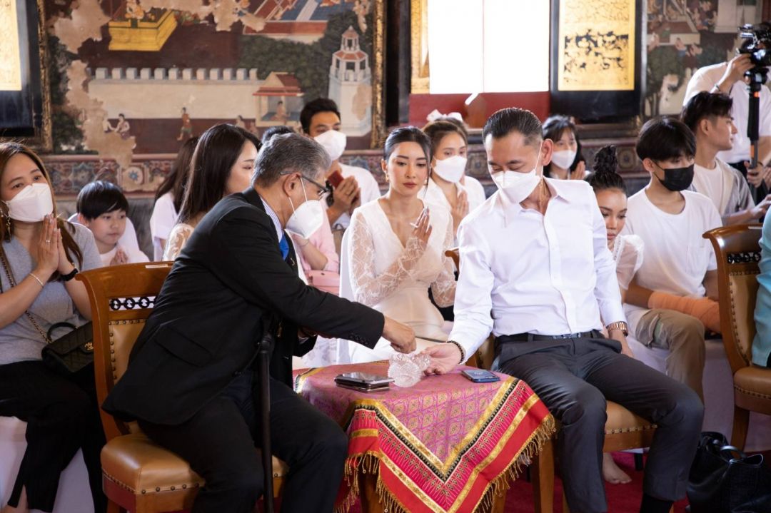 'ศิลปินดารานักแสดงจิตอาสา'และ 'เยาวชนคนรุ่นใหม่'ร่วมห่มผ้าภูเขาทอง และพระธาตุพนม