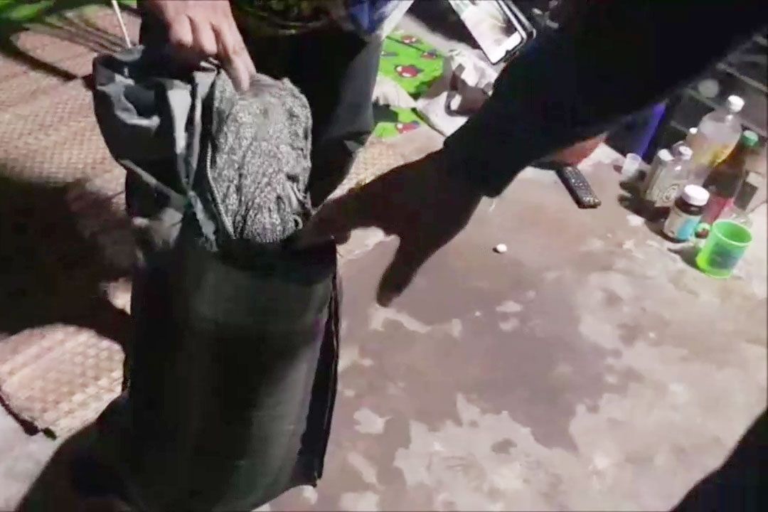 อุดรฯอีกแล้ว!แม่สุดช็อกลูกชายหลอนยา ขโมยทอง 8 บาทเผาทิ้ง บอกจะเอาเศษเหล็กไปขาย