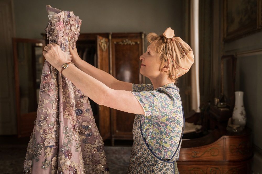 Dior ส่งกูตูร์ยุค 50 ให้สายแฟชั่นตื่นตาใน 'Mrs. Harris Goes to Paris'