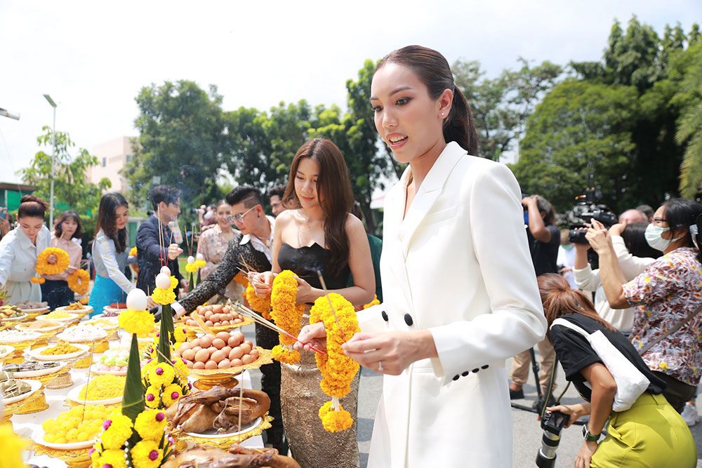 ผู้จัดฯ ‘สตางค์-ดิษย์ลดา’ ขนทัพนักแสดง บวงสรวงละครดี วัน ทีวี  จัดเต็ม 3 เรื่อง 3 สไตล์ ‘ปิ่นอนงค์ /ป่านางเสือ / นรสิงห์’