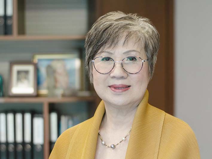 ผศ.พญ.จันทิมา องค์โฆษิต ไกรฤกษ์  ศิษย์เก่าดีเด่น แพทย์ มช. รุ่นที่ 8  จิตแพทย์ผู้มีคุณูปการต่อจิตเวชไทย