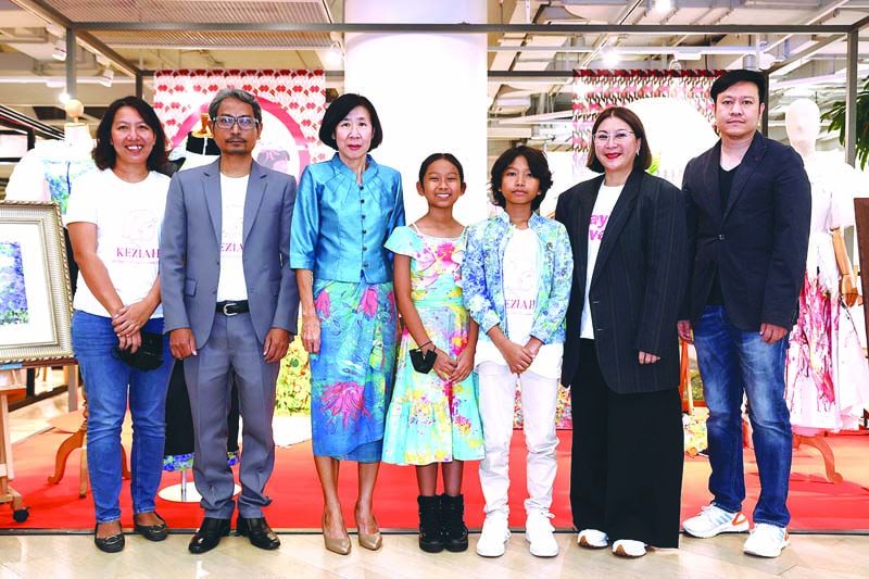 ไอคอนคราฟต์หนุนศิลปินวัยเยาว์สองพี่สอง ร่วมโชว์ในนิวยอร์กแฟชั่นวีค 2022