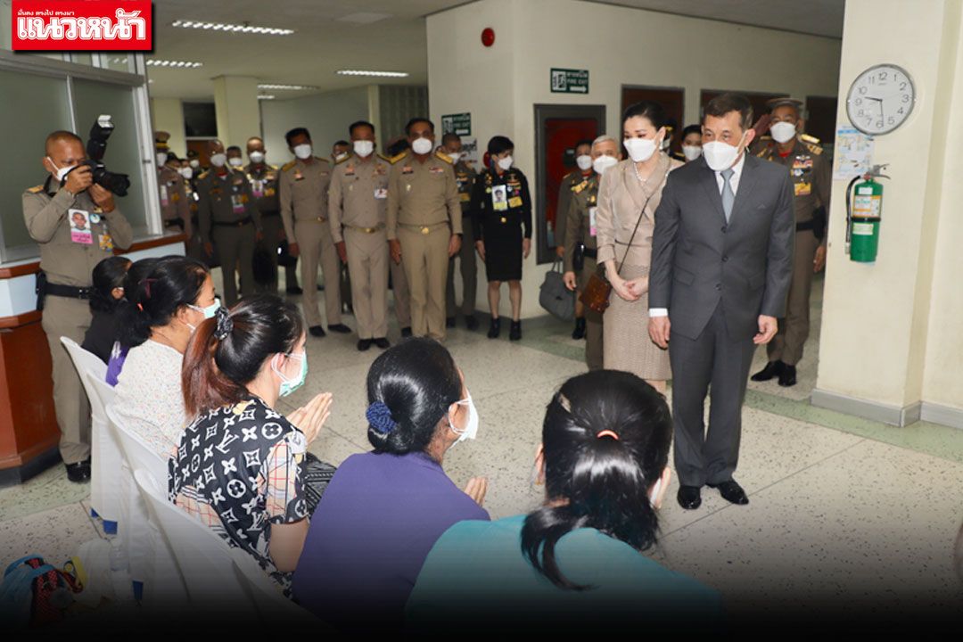 'ในหลวง-พระราชินี' เสด็จฯหนองบัวลำภู ทรงเป็นกำลังใจเยี่ยมคนเจ็บ-ครอบครัวผู้เสียชีวิต